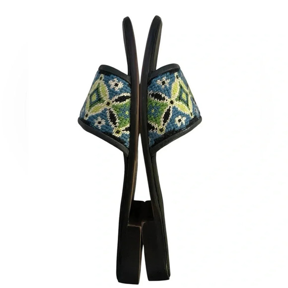 PAIGE Needlepoint Sandals Blue Yellow Leather Lined Women’s Shoes Size 8 8.5 - Picture 3 of 5